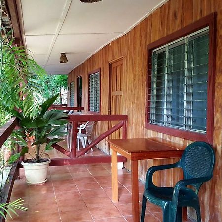 Guest House Posada Ixchel El Remate Bagian luar foto