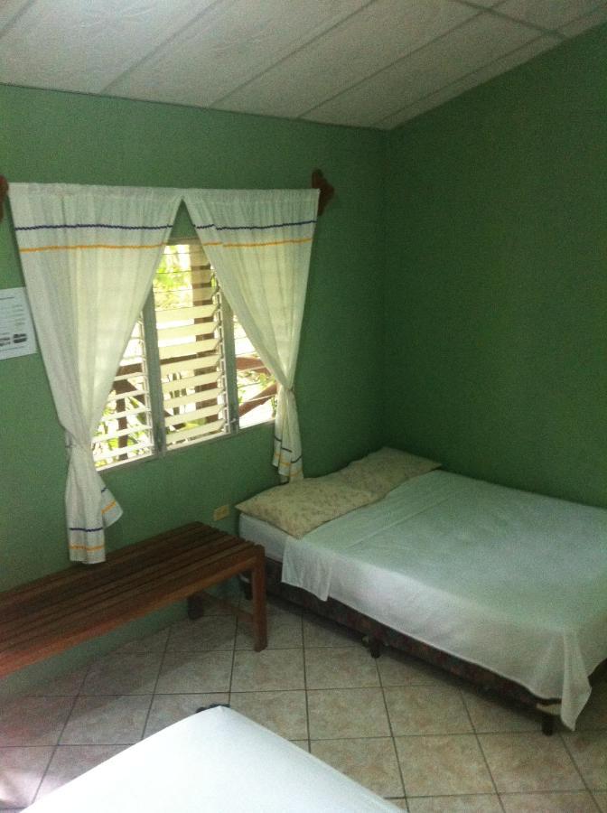 Guest House Posada Ixchel El Remate Bagian luar foto