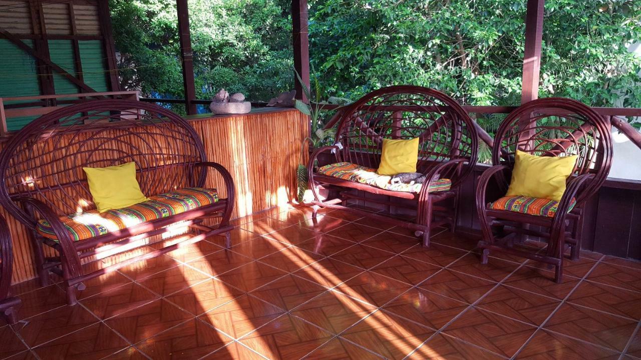 Guest House Posada Ixchel El Remate Bagian luar foto