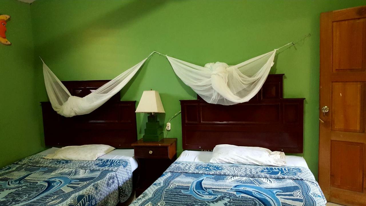 Guest House Posada Ixchel El Remate Bagian luar foto